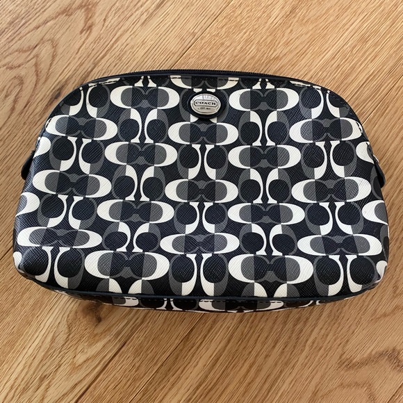 Coach makeup bag - Picture 1 of 1